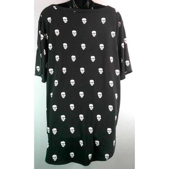 LuLaRoe V-Neck Black Short Sleeve Shirt with white skulls. Women's XL - Picture 4 of 7